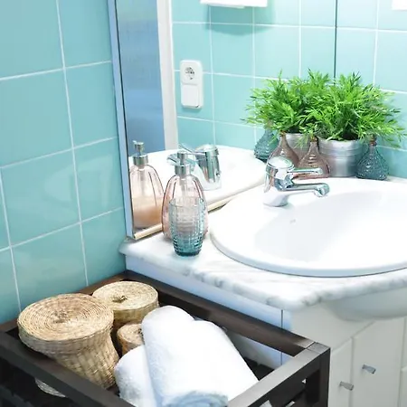 Chic & Cheap Apartment Barcelona