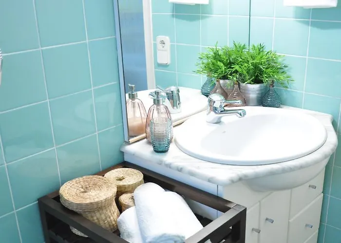 Chic & Cheap Apartment Barcelona